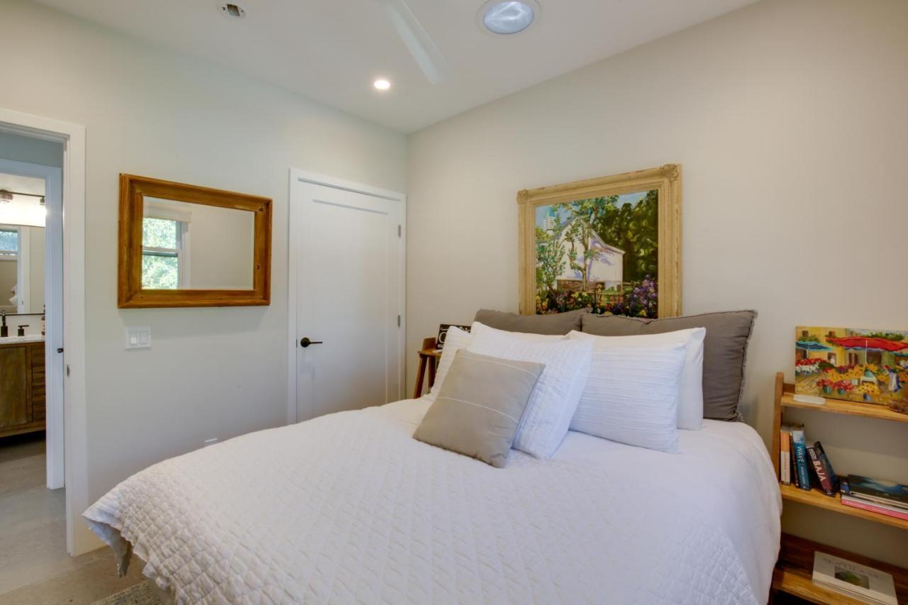 Serene Retreat With Deck - Walk To Bay! Casa de férias
